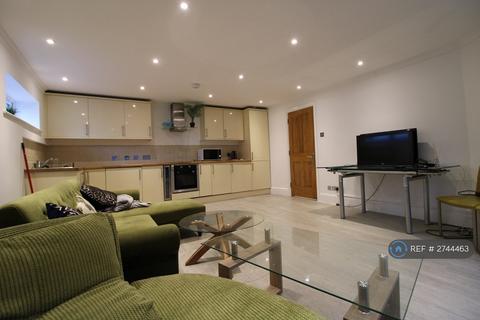 1 bedroom flat to rent, Lavender Hill, London, SW11