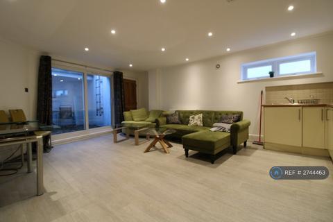 1 bedroom flat to rent, Lavender Hill, London, SW11