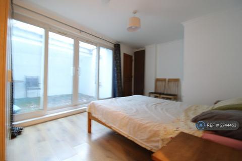 1 bedroom flat to rent, Lavender Hill, London, SW11