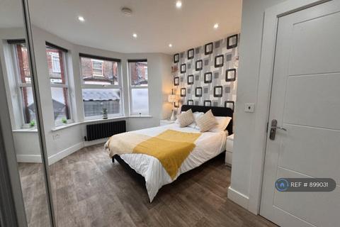 2 bedroom flat to rent, Reginald Street, Luton, LU2