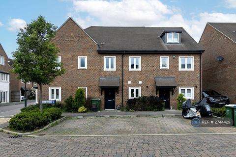 3 bedroom semi-detached house to rent, Bond Close, Welling, DA16