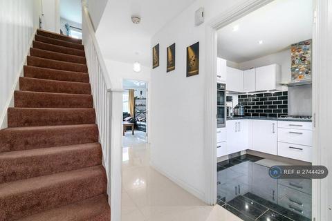 3 bedroom semi-detached house to rent, Bond Close, Welling, DA16