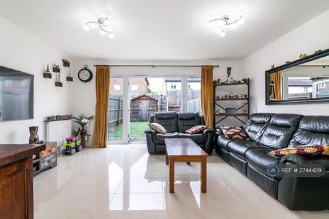 3 bedroom semi-detached house to rent, Bond Close, Welling, DA16