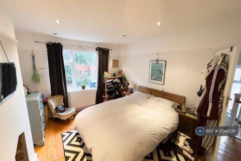 3 bedroom semi-detached house to rent, Russell Road, Manchester, M16