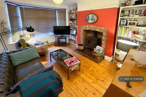 3 bedroom semi-detached house to rent, Russell Road, Manchester, M16
