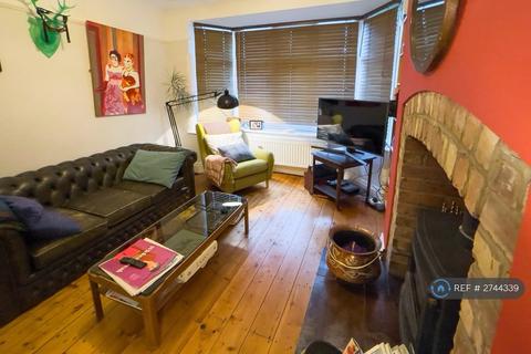 3 bedroom semi-detached house to rent, Russell Road, Manchester, M16