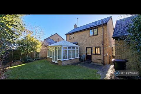 3 bedroom detached house to rent, Wentworth Drive, Oundle, Peterborough, PE8