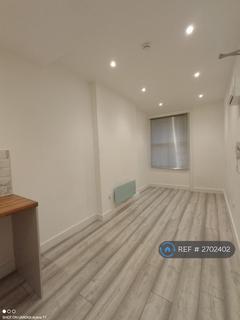 Studio to rent, Gleneldon Road, London, SW16