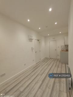 Studio to rent, Gleneldon Road, London, SW16