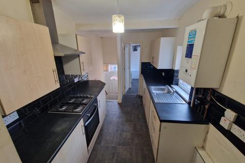 3 bedroom flat to rent, Windsor Avenue, Gateshead NE8