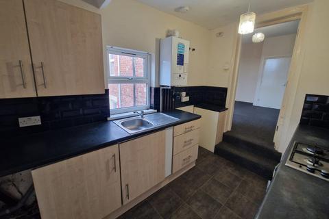 3 bedroom flat to rent, Windsor Avenue, Gateshead NE8
