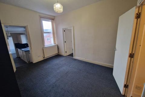 3 bedroom flat to rent, Windsor Avenue, Gateshead NE8