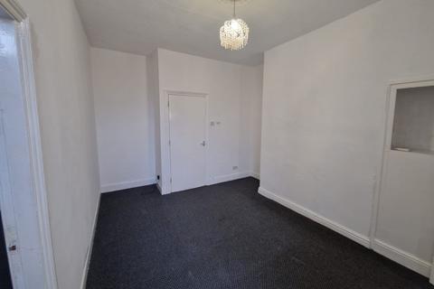 3 bedroom flat to rent, Windsor Avenue, Gateshead NE8