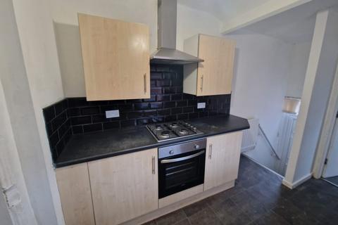 3 bedroom flat to rent, Windsor Avenue, Gateshead NE8