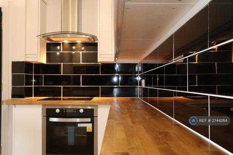 2 bedroom flat to rent, Conitor House, Newton Abbot, TQ12