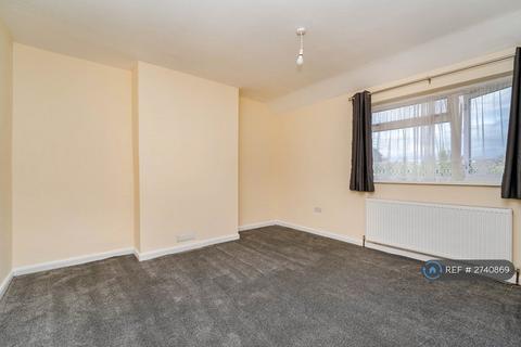 3 bedroom end of terrace house to rent, Castle Avenue, West Drayton, UB7