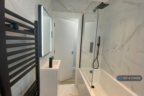 2 bedroom flat to rent, Wanlip Road, London, E13