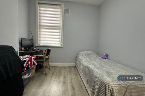 2 bedroom flat to rent, Wanlip Road, London, E13