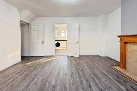 3 bedroom terraced house to rent, Luckwell Road, Bristol BS3