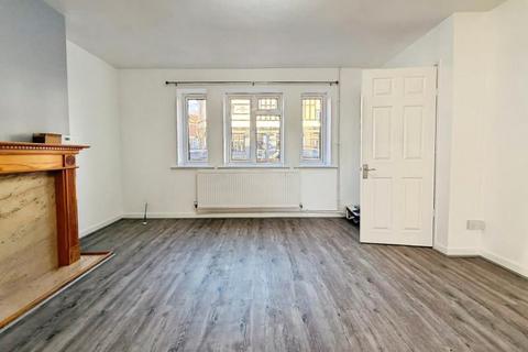 3 bedroom terraced house to rent, Luckwell Road, Bristol BS3