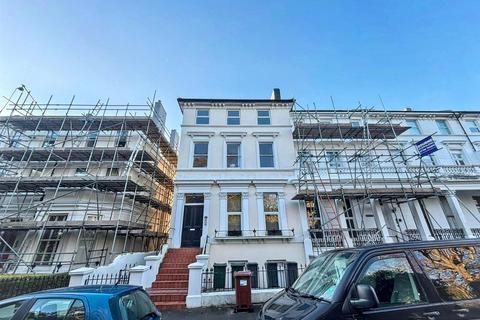 2 bedroom flat for sale, Upperton Gardens, Eastbourne