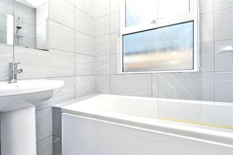 2 bedroom flat for sale, Upperton Gardens, Eastbourne