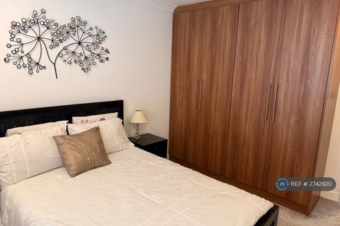 1 bedroom in a house share to rent, Whitton Road, Hounslow, TW3