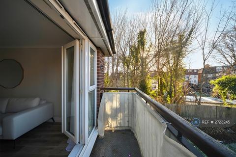 2 bedroom flat to rent, Bentley Court, London, N20