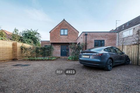 3 bedroom detached house to rent, Lairgate, Beverley, HU17 8JG