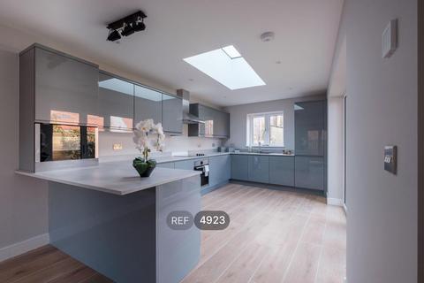 3 bedroom detached house to rent, Lairgate, Beverley, HU17 8JG