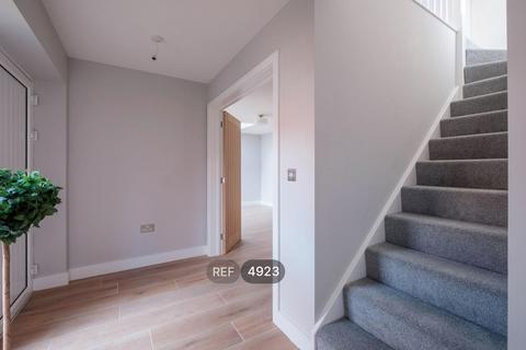 3 bedroom detached house to rent, Lairgate, Beverley, HU17 8JG