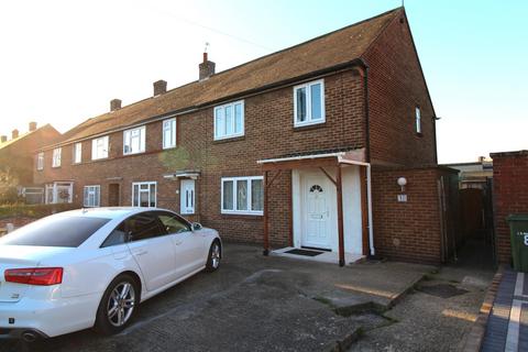 3 bedroom semi-detached house to rent, Ullswater Way, RM12