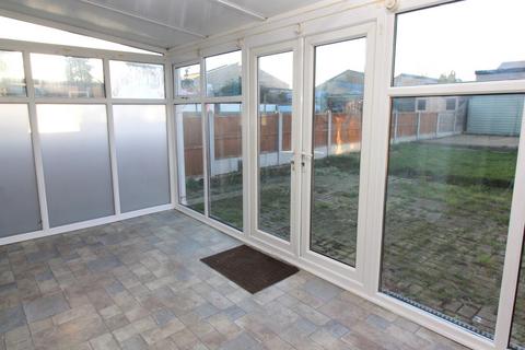 3 bedroom semi-detached house to rent, Ullswater Way, RM12