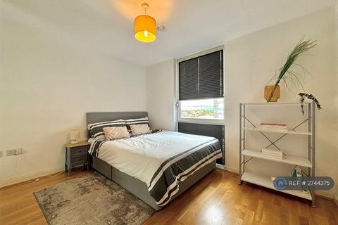 1 bedroom flat to rent, Burgoyne House, Brentford, TW8