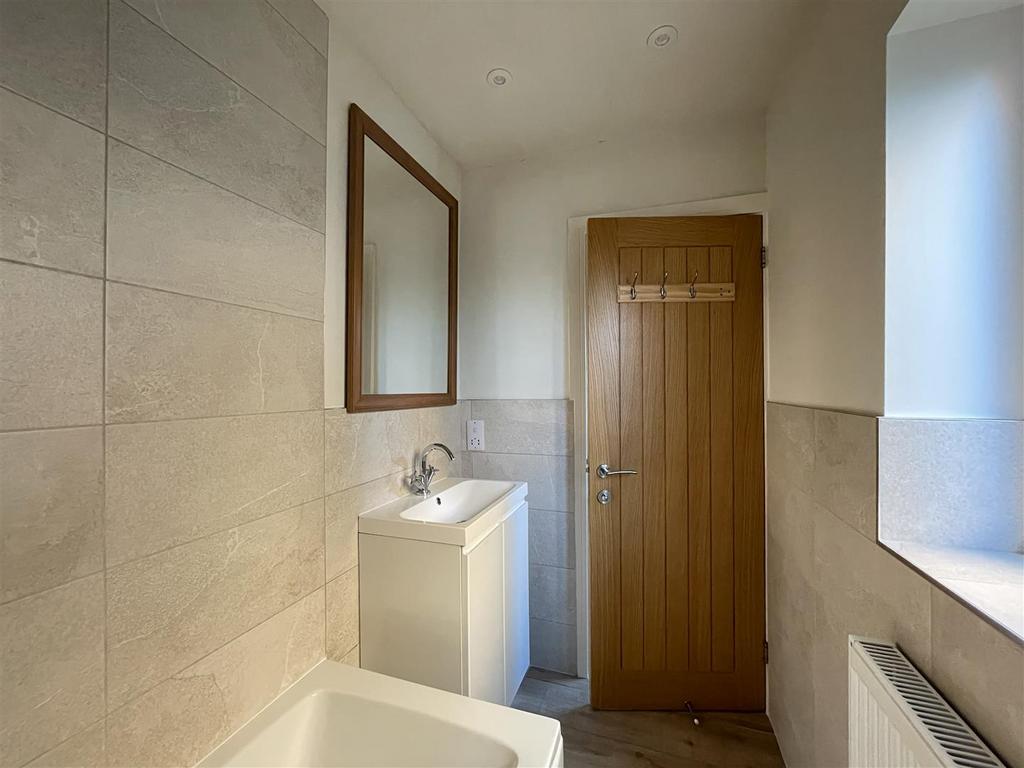Bathroom 2 Use.jpeg