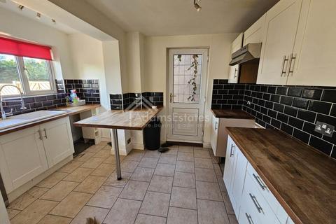 3 bedroom detached house to rent, Tyndale Walk, Batley