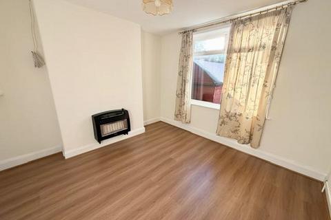 3 bedroom semi-detached house to rent, Godfrey Road, Halifax