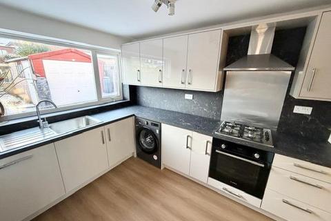 3 bedroom semi-detached house to rent, Godfrey Road, Halifax