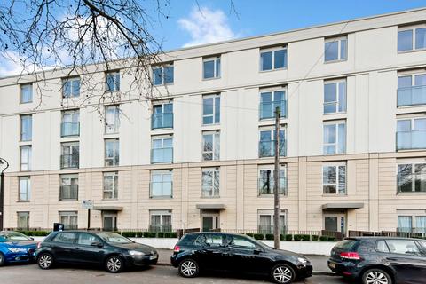 2 bedroom flat to rent, Grafton Square, London SW4