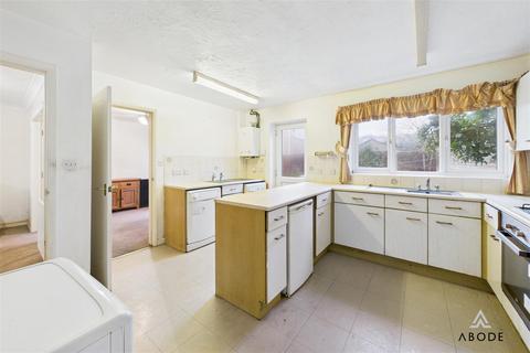 3 bedroom detached house for sale, Sherbourne Drive, Burton-On-Trent DE14
