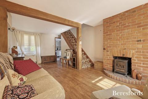2 bedroom end of terrace house to rent, New Street, CM6