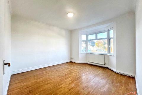 3 bedroom semi-detached house for sale, Elmgate Gardens, Edgware