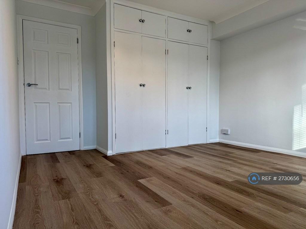 Built-In Wardrobes In Master Bedroom