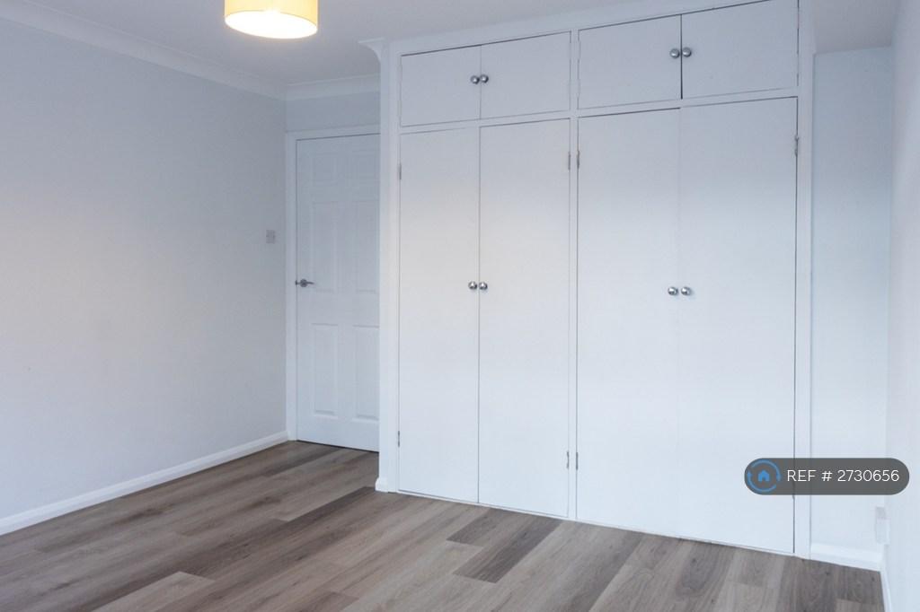 Built-In Wardrobes In Master Bedroom