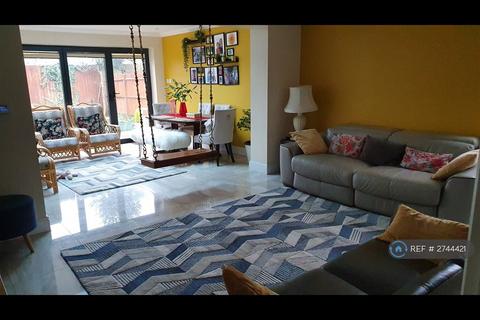 4 bedroom terraced house to rent, Oakey Drive, Wokingham, RG40