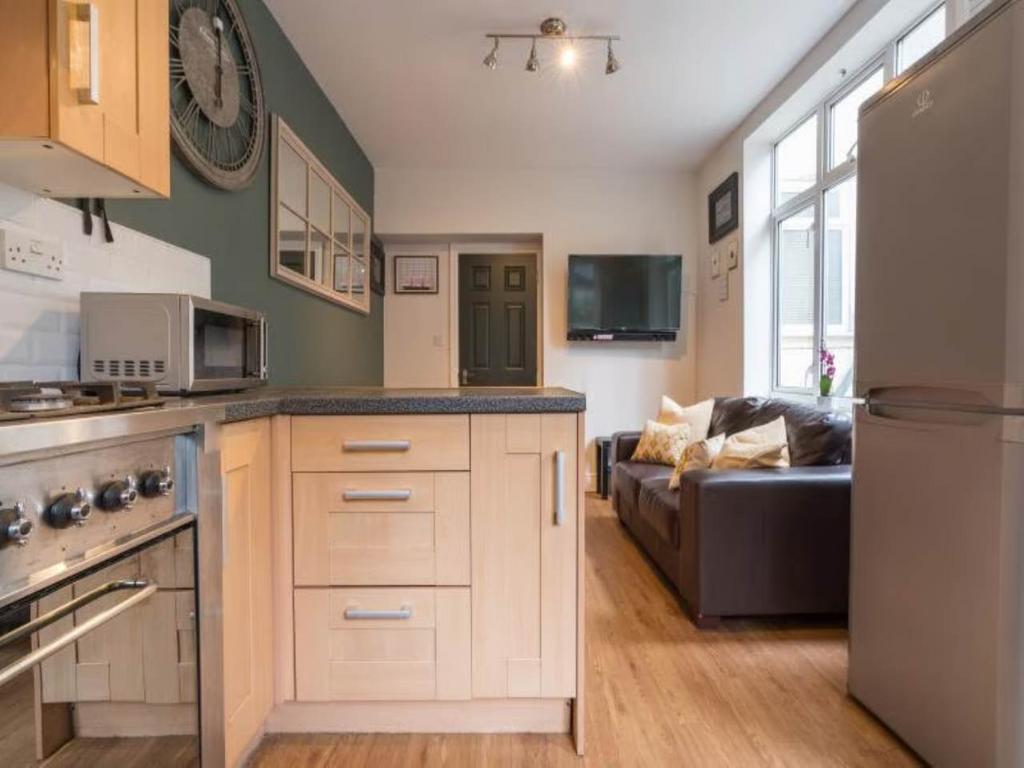 Kitchen Diner Revers