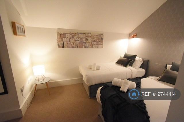 Master Bedroom - Single Bed Configuration