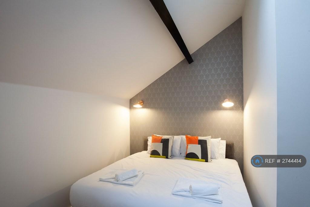 Master Bedroom - King Bed Configuration