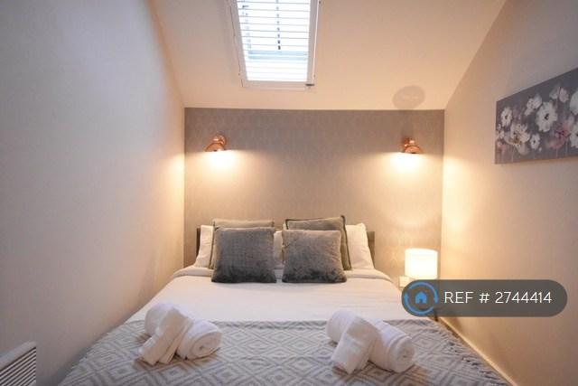 2nd Bedroom - Double Bed Configuration