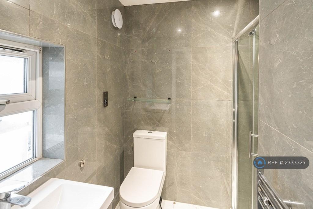 En-Suite 4